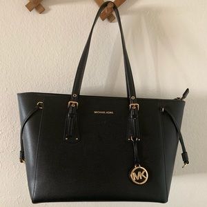 Michael Kors jet set bag